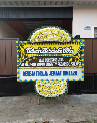 Papan Bunga Duka di Gunung Tandala